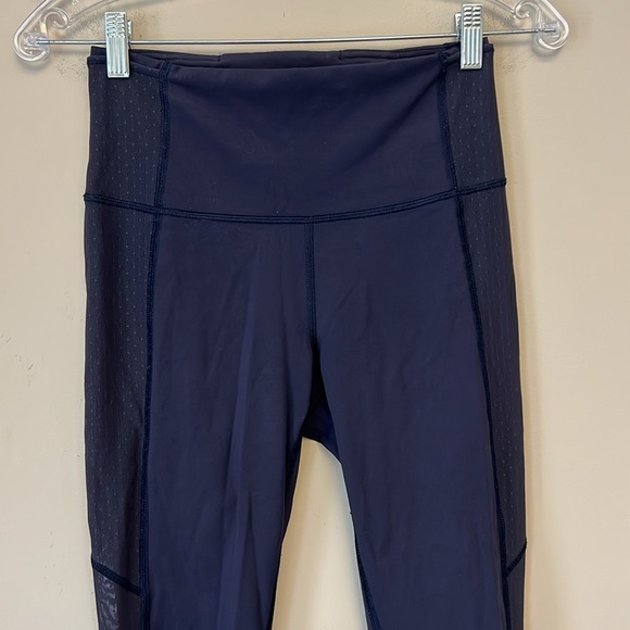 Lululemon Body Con Tight Size 6 in Midnight Navy - Picture 6 of 8